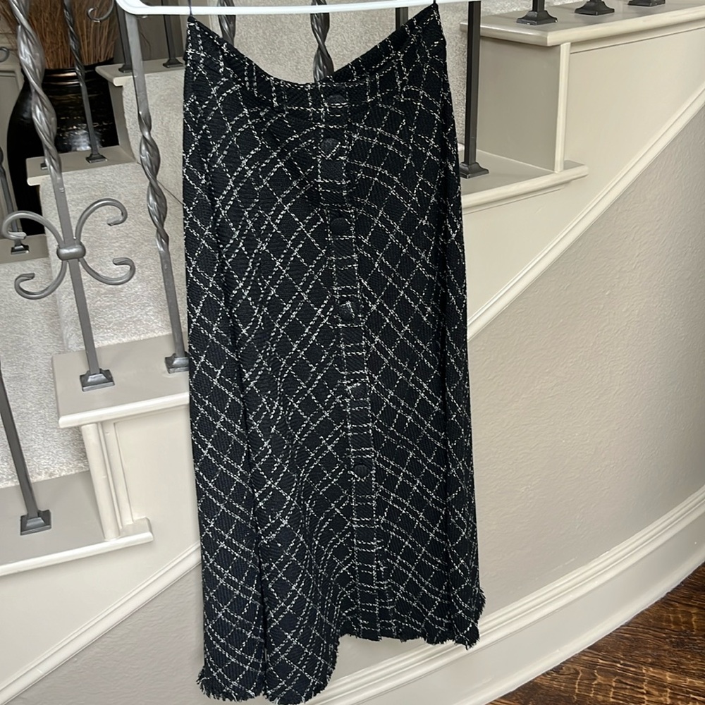 Zara Black and Cream-Colored Skirt